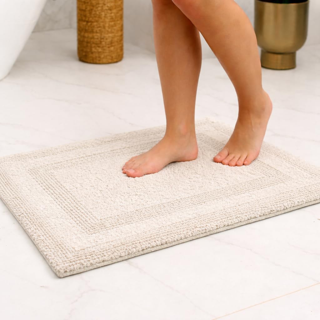 100% Cotton Bath Mat, Soft Plush Reversible Bathroom Rug, Absorbent Quick Dry Anti-Skid Machine Washable 20x32 Inch Bath Mats for Bathroom, Bath Mats for Shower (Silver)